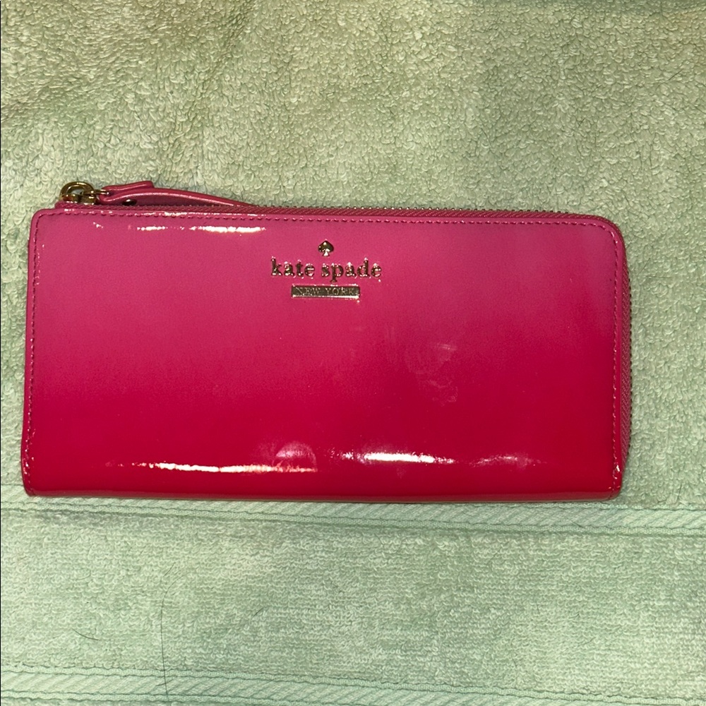 Kate Spade Hot pink ombré patent 3/4 zip wallet